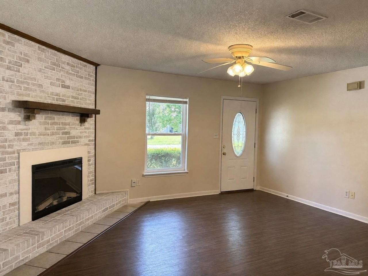 3255 Maplewood Dr - Photo 3 of 14