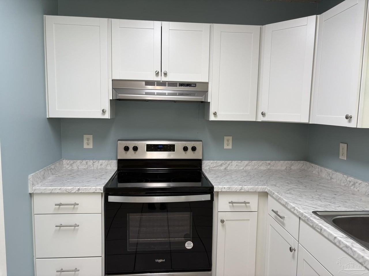 3255 Maplewood Dr - Photo 6 of 14