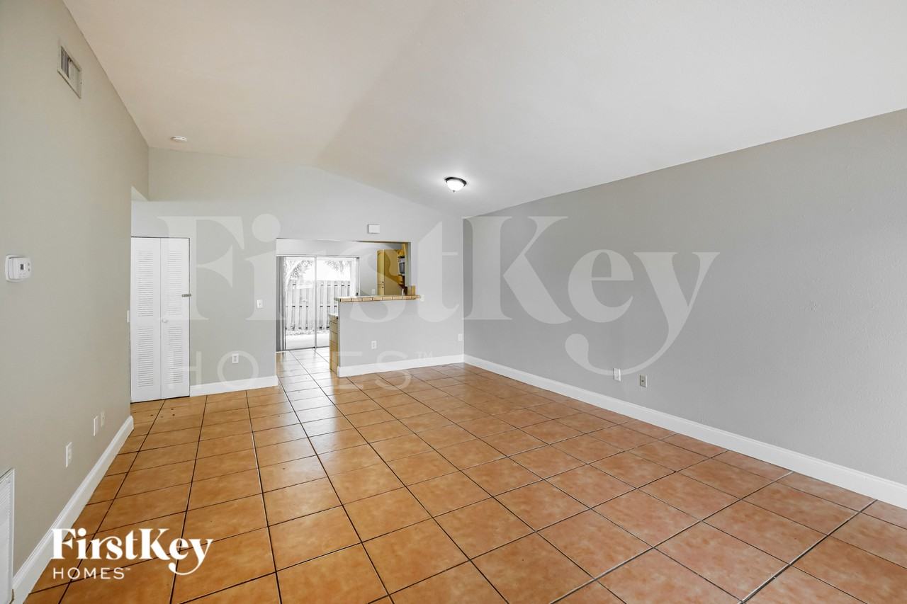 10352 Solana Rd - Photo 2 of 19