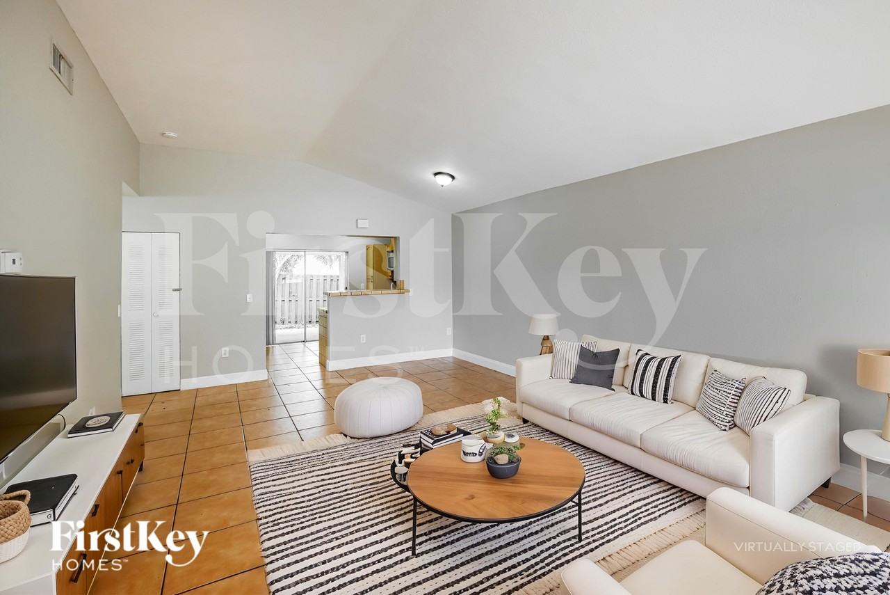 10352 Solana Rd - Photo 3 of 19