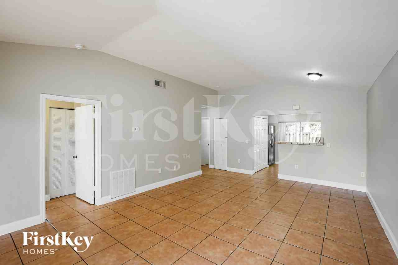 10352 Solana Rd - Photo 4 of 19