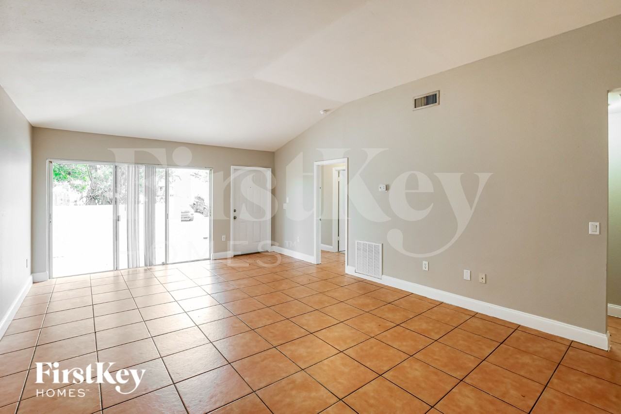 10352 Solana Rd - Photo 5 of 19