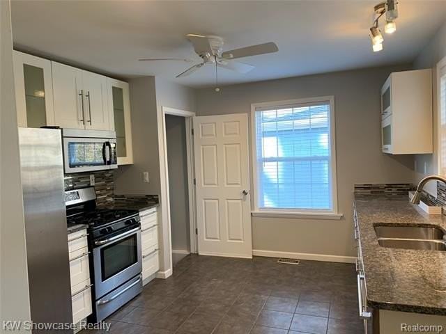 2050 Wycliffe Ave - Photo 2 of 18