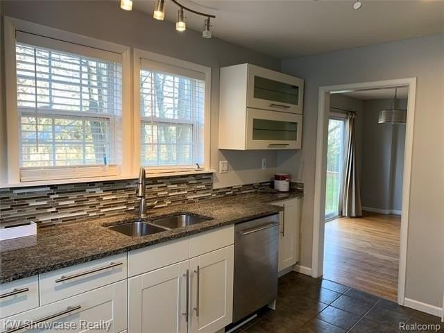 2050 Wycliffe Ave - Photo 3 of 18