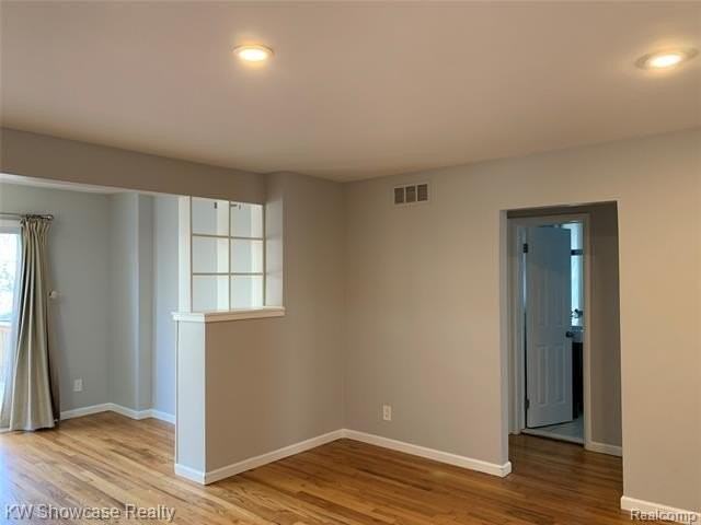 2050 Wycliffe Ave - Photo 5 of 18