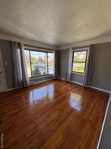 28025 Joan St - Photo 4 of 23