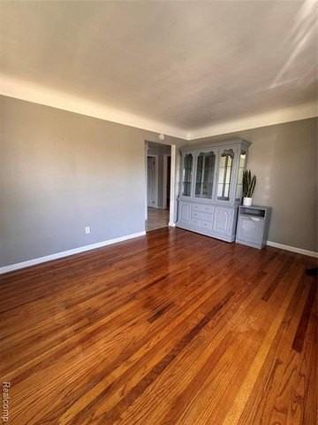 28025 Joan St - Photo 5 of 23