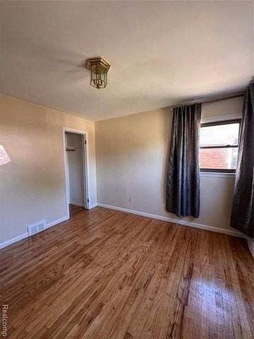 28025 Joan St - Photo 7 of 23