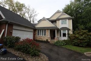 featured image of 1090 Oakwood Dr