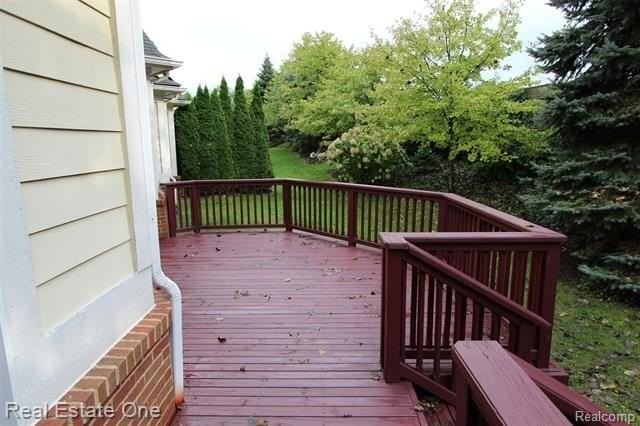 1090 Oakwood Dr - Photo 3 of 26