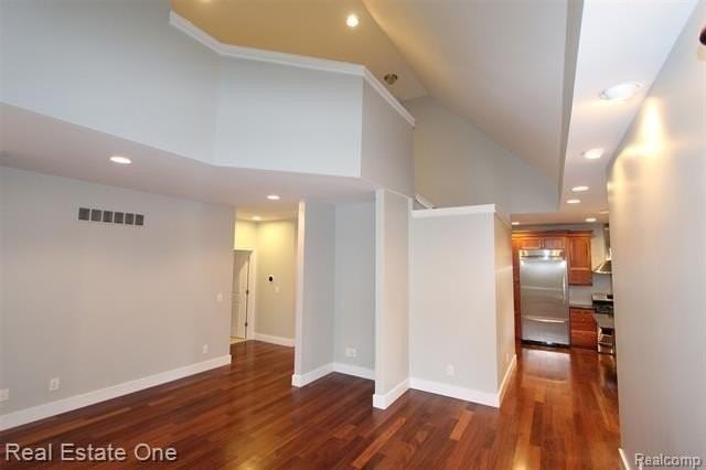 1090 Oakwood Dr - Photo 6 of 26