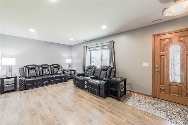 1034 Parkway - Photo 3 of 33