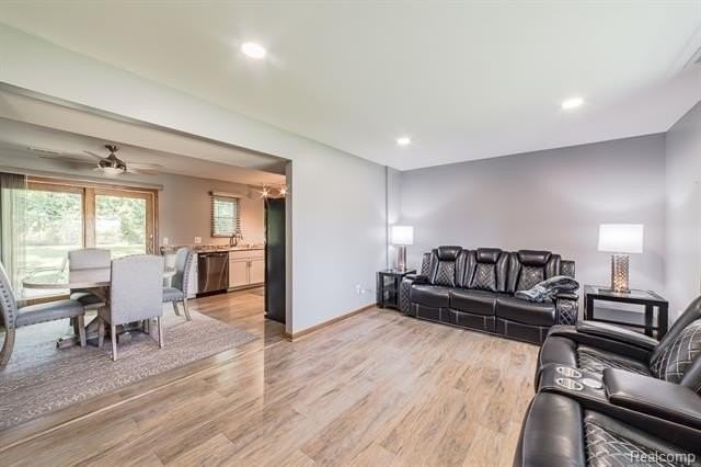 1034 Parkway - Photo 4 of 33