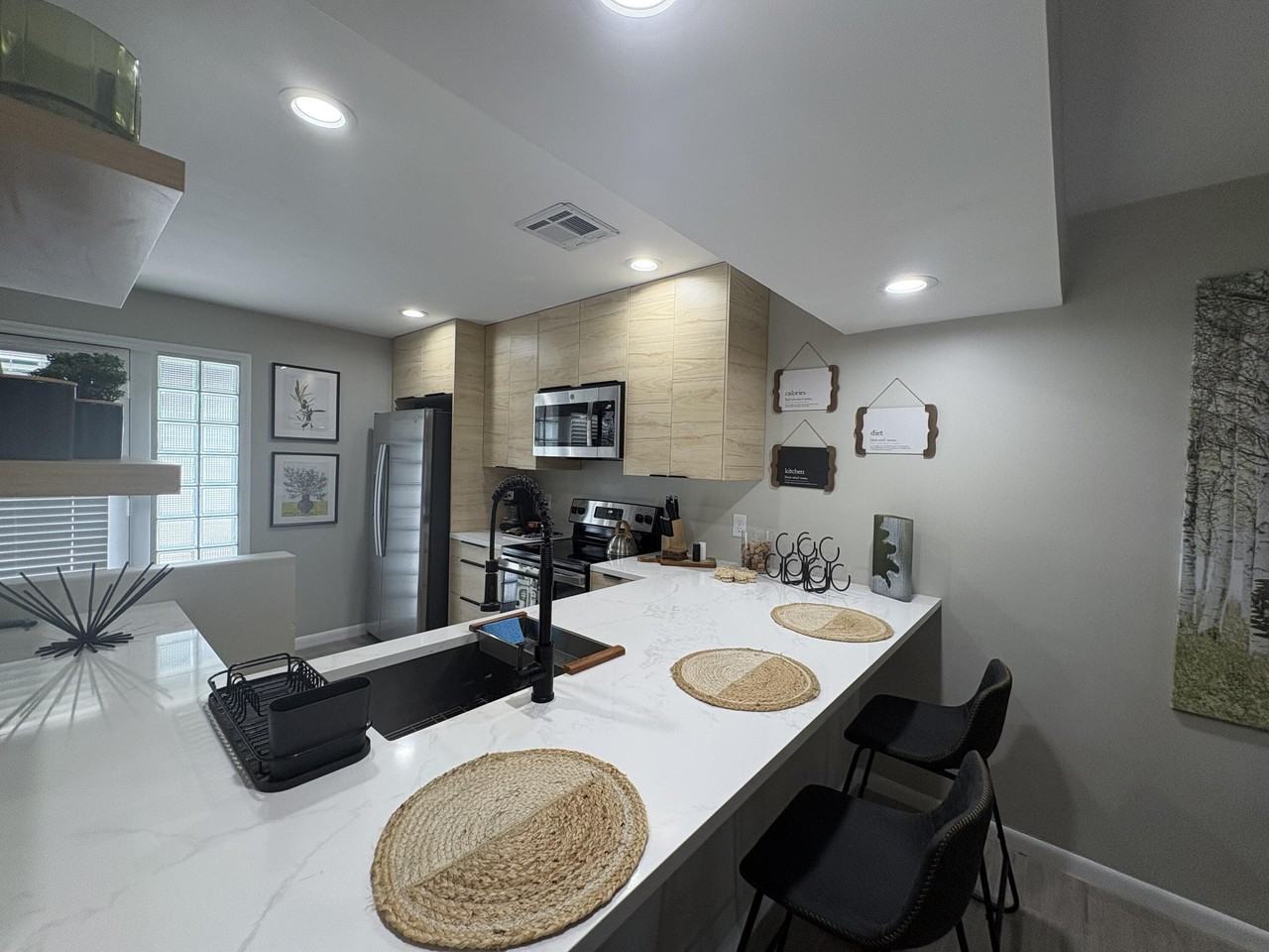 690 Se 23rd Ave #1 - Photo 5 of 27