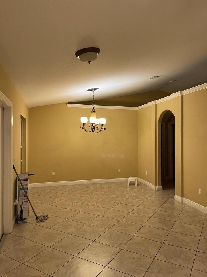 1273 Sw Granville Ave - Photo 2 of 12