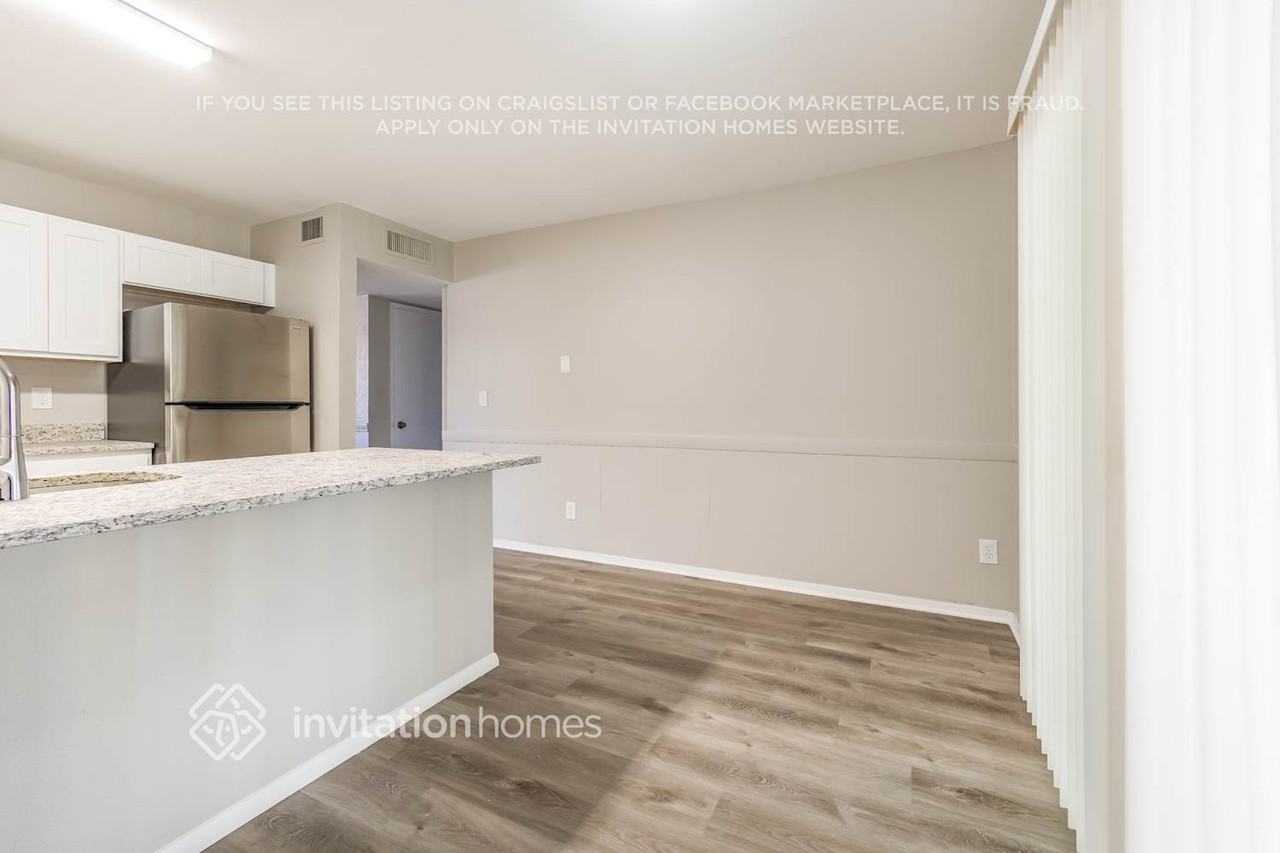 3223 W Acapulco Ln - Photo 5 of 16