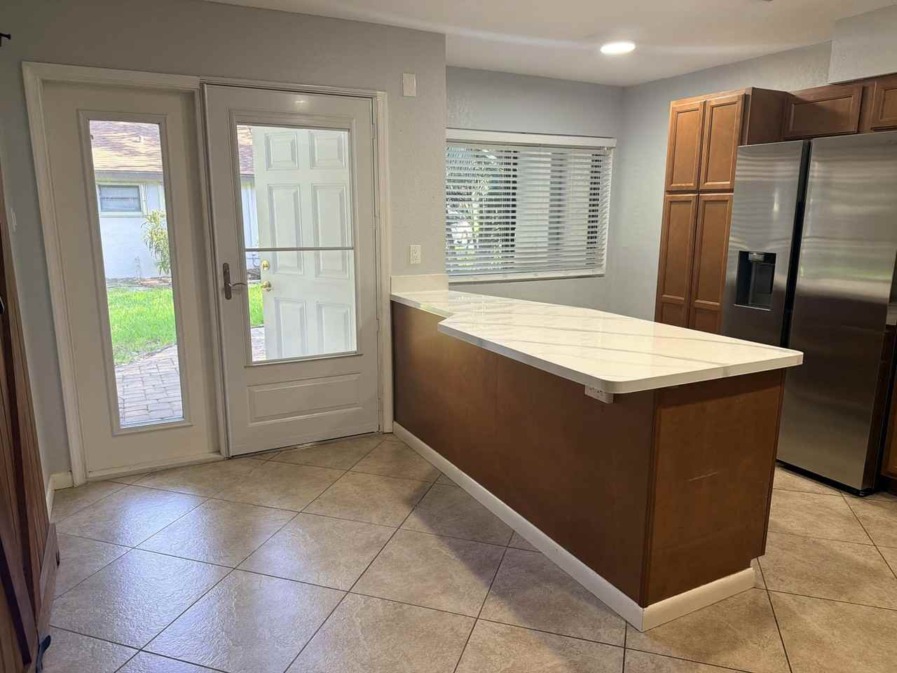 4075 Palm Forest Dr N - Photo 6 of 32