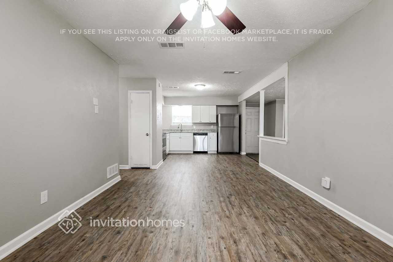 2740 Blue Ridge Dr - Photo 3 of 16