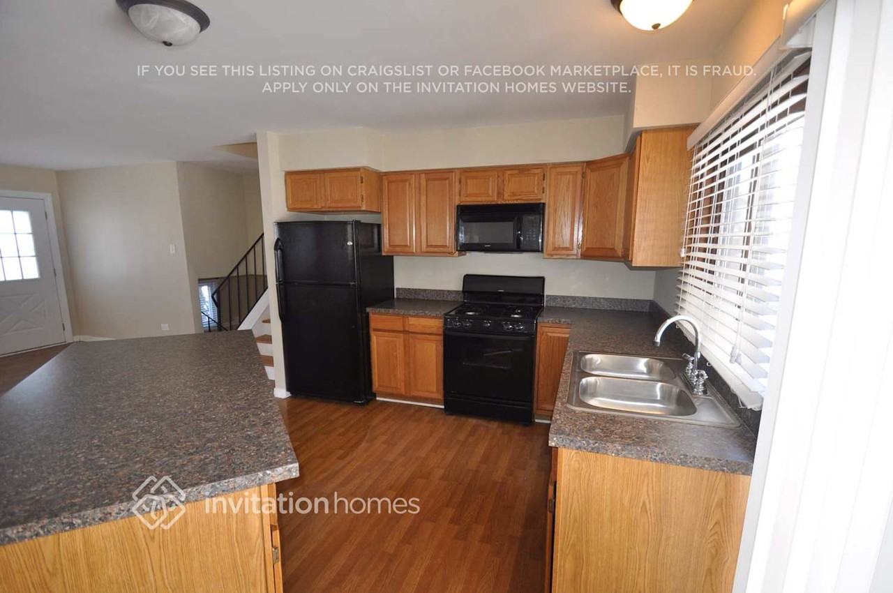 5101 Deerpath Rd - Photo 3 of 10