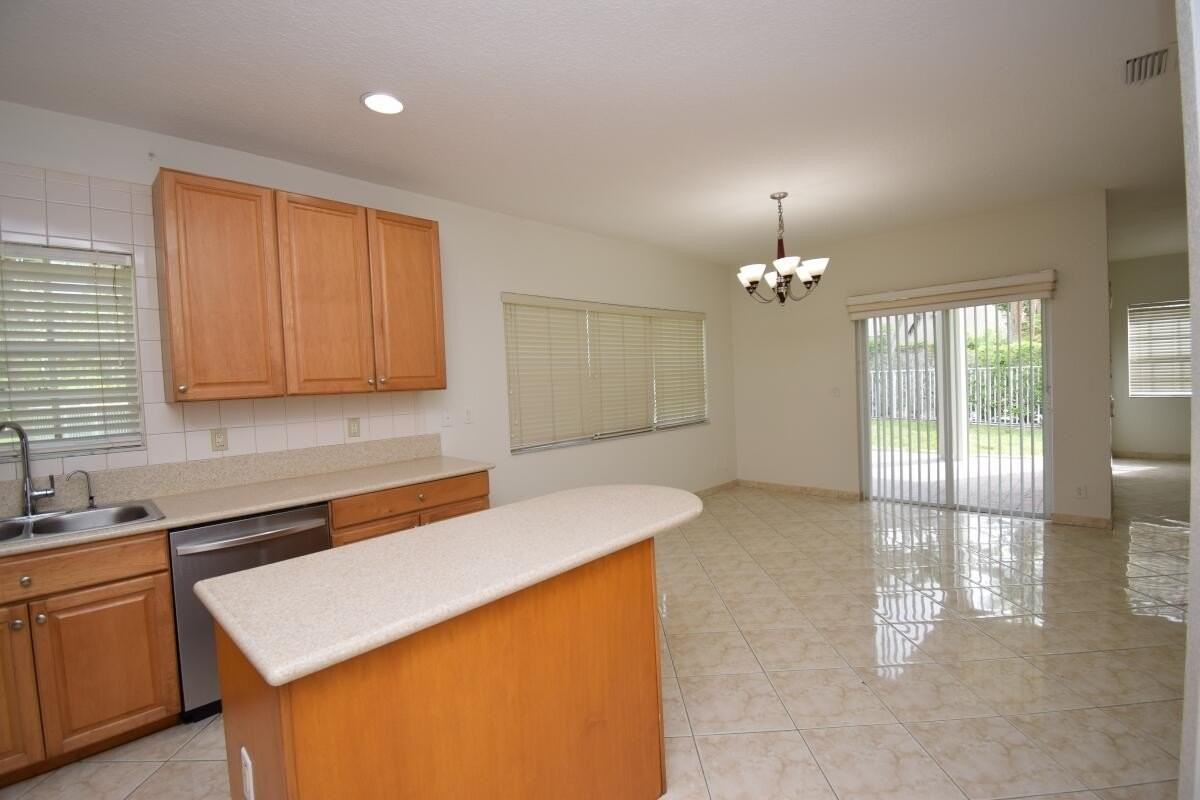 12693 Nw 7th St - Photo 4 of 42