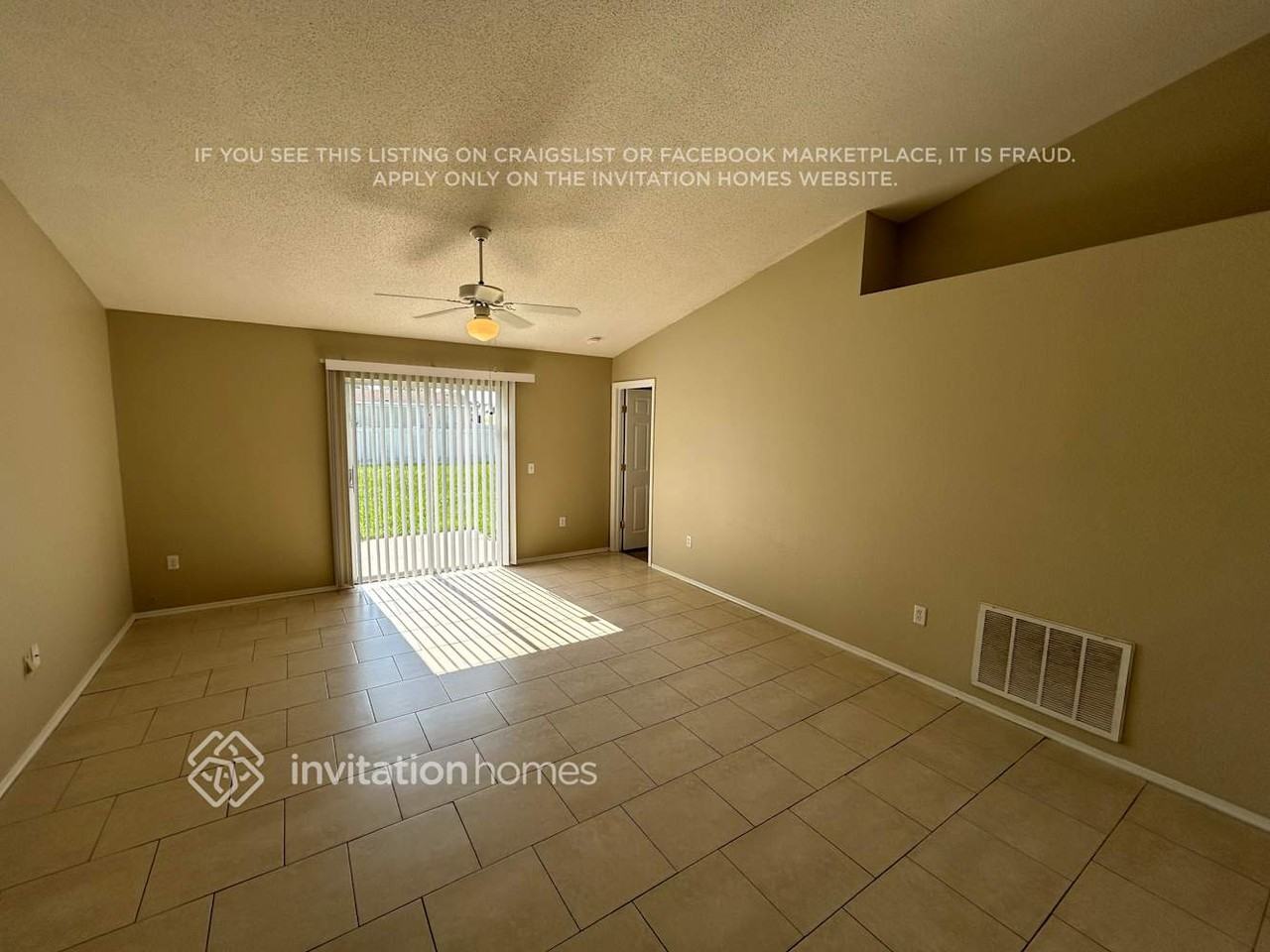 8425 Split Creek Cir - Photo 3 of 8