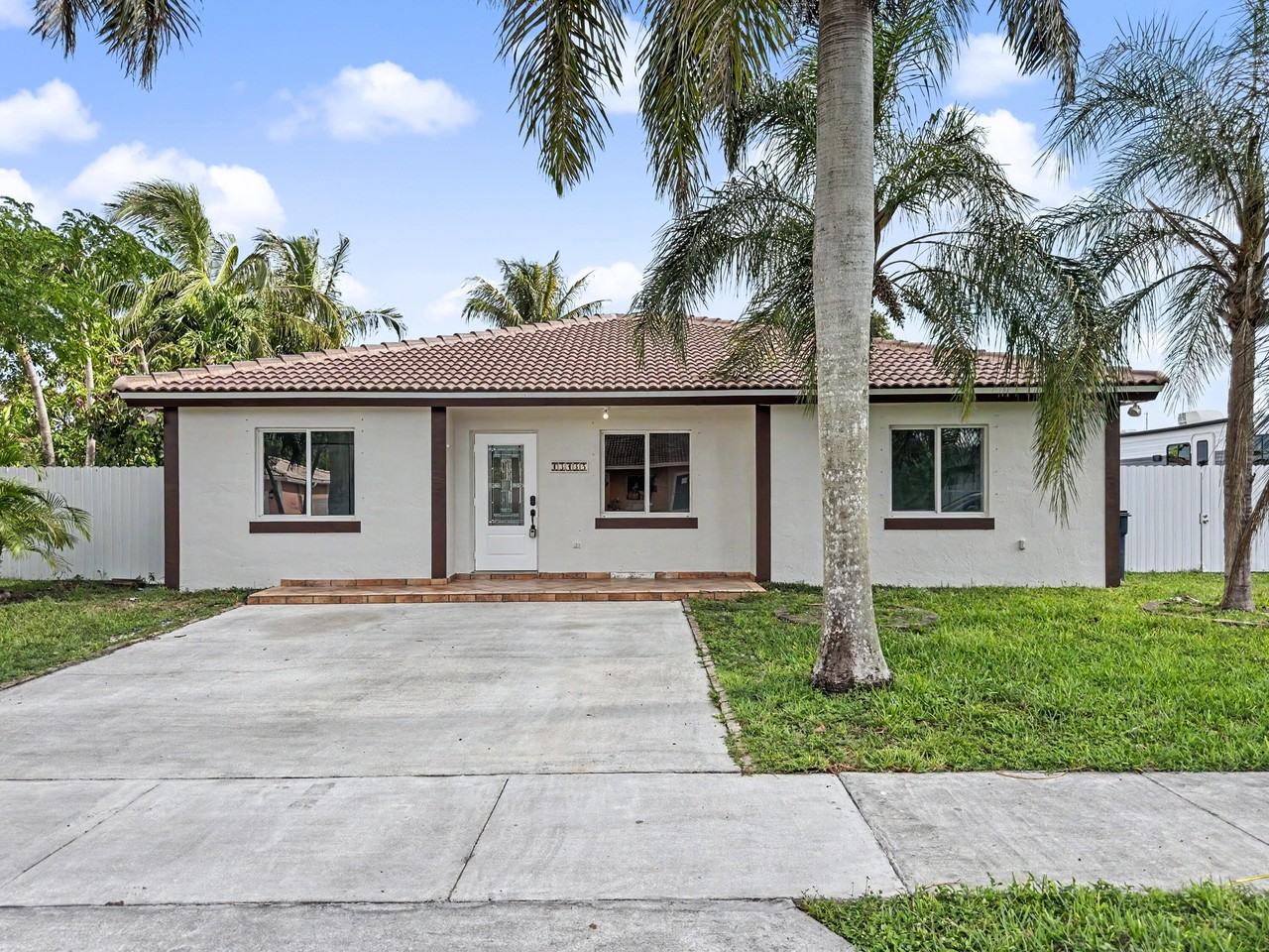 13435 Sw 257th Ter - Photo 2 of 37