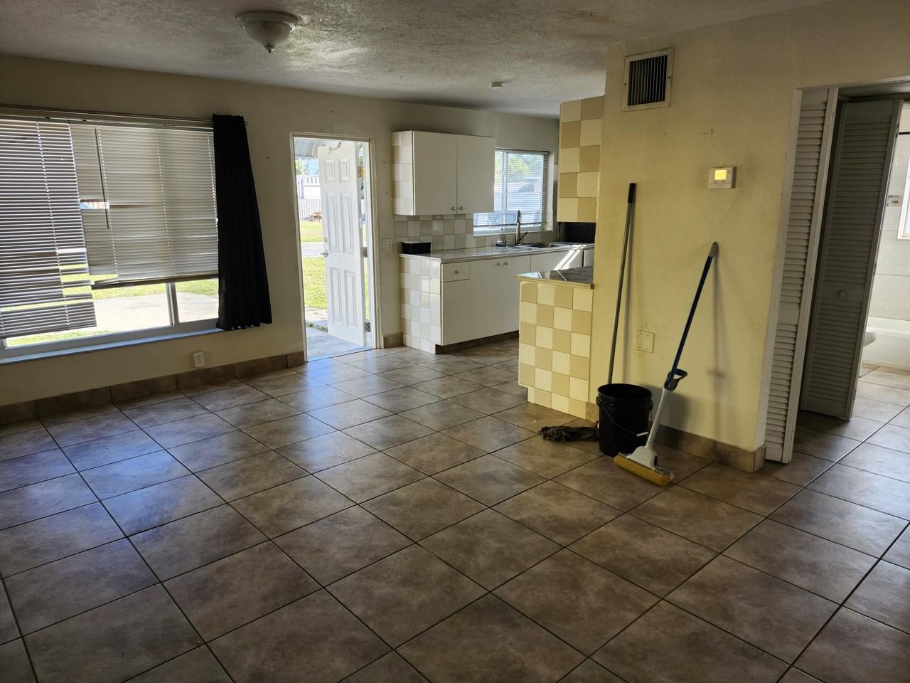 1102 James Rd - Photo 7 of 13