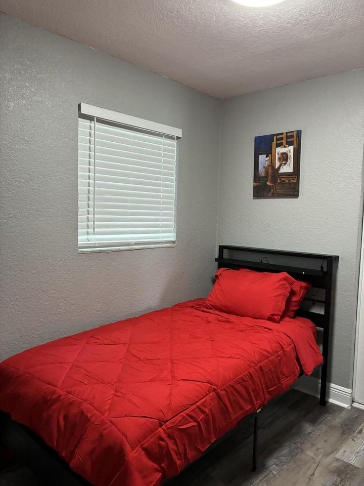 1558 Nw 5th Ave - Photo 3 of 9