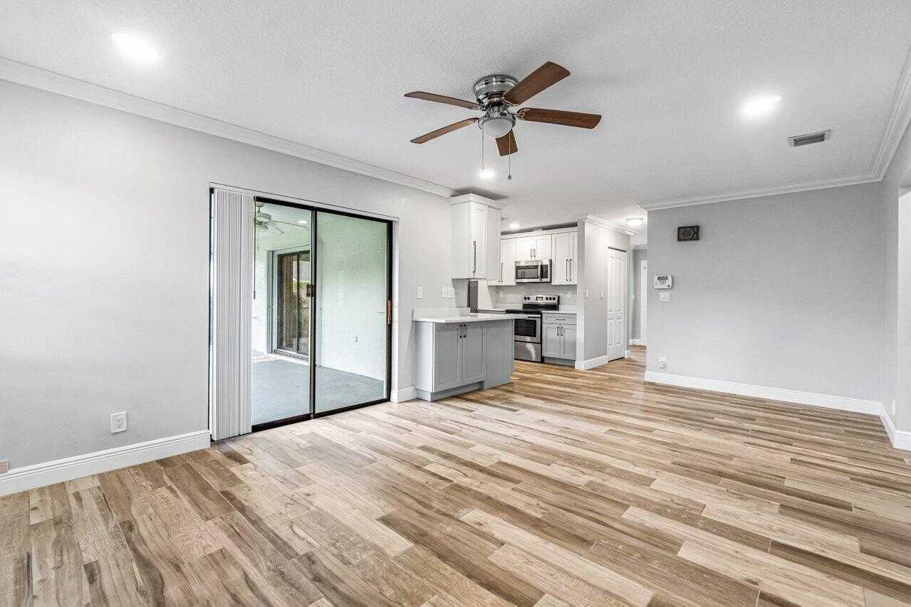 1849 Tulip Ln - Photo 6 of 28