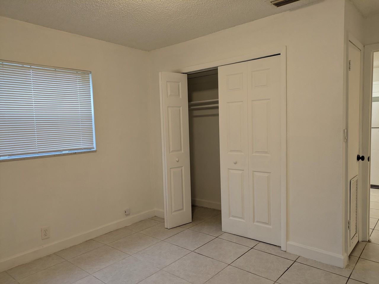 3502 Riverside Dr #3 - Photo 3 of 11