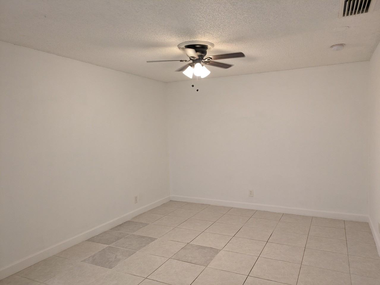 3502 Riverside Dr #3 - Photo 5 of 11