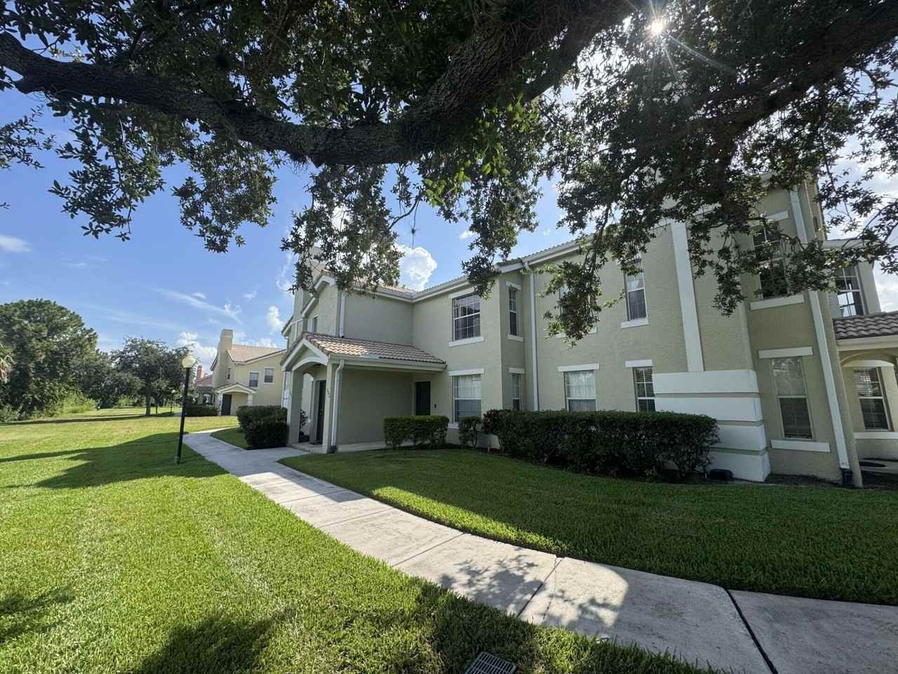 122 Sw Peacock Blvd #12-202 - Photo 2 of 35