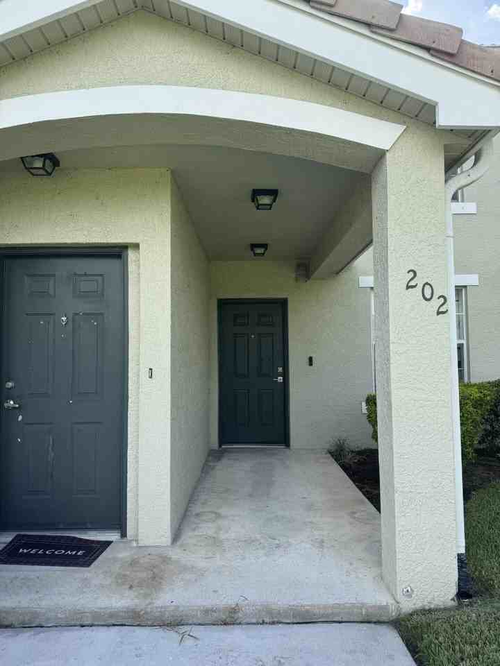 122 Sw Peacock Blvd #12-202 - Photo 4 of 35