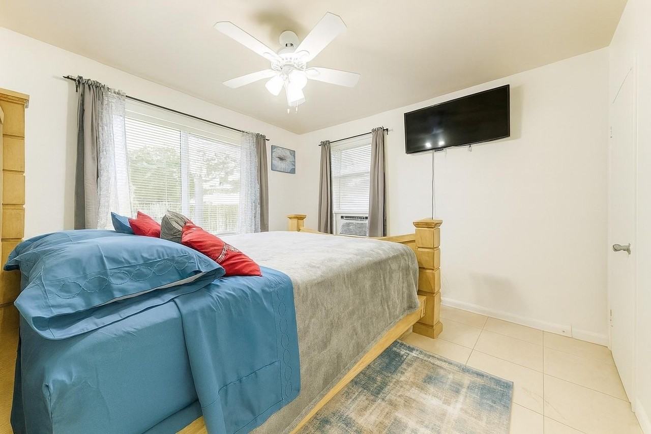 1935 Taylor St #2 - Photo 4 of 6