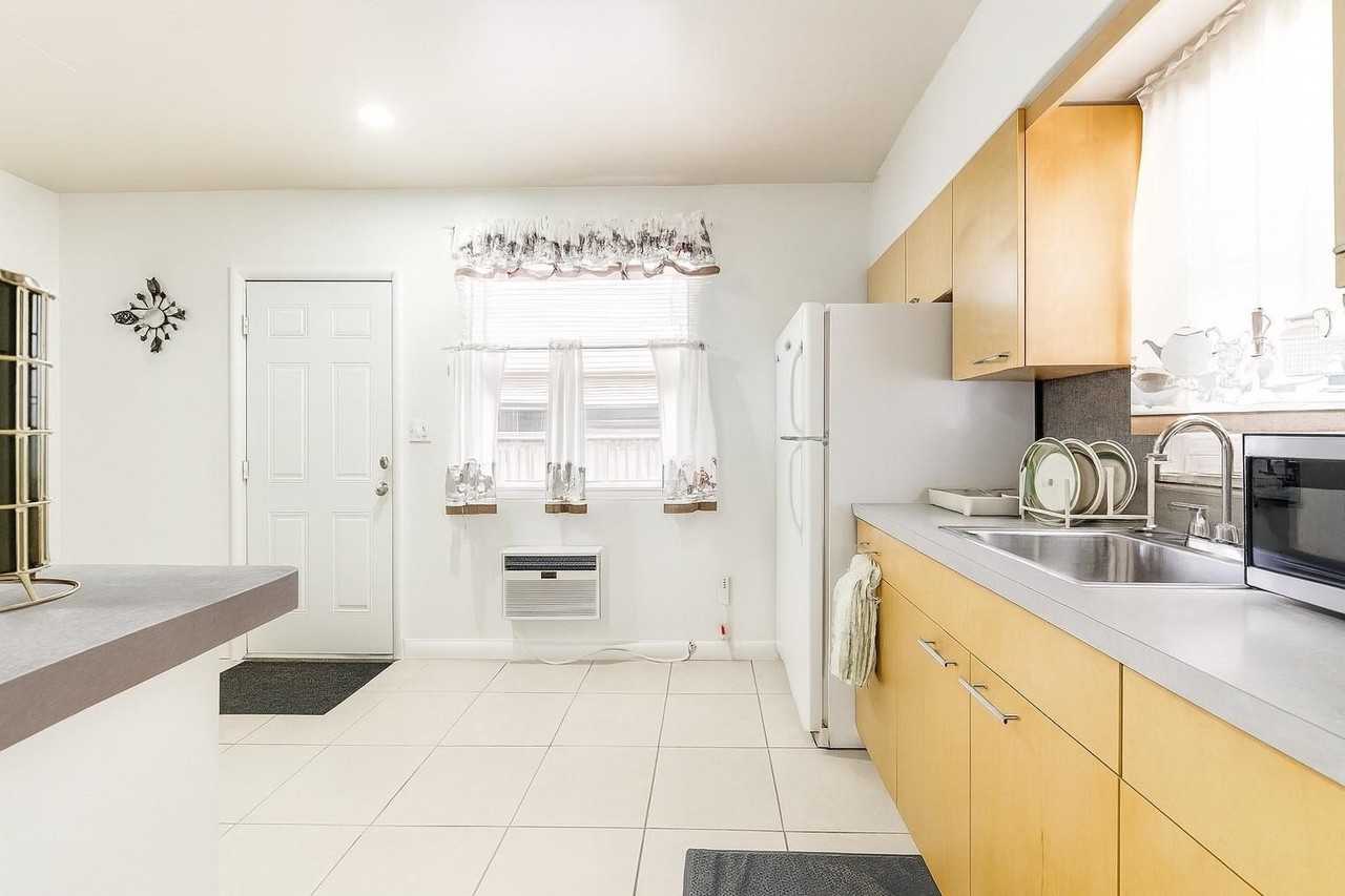 1935 Taylor St #2 - Photo 5 of 6