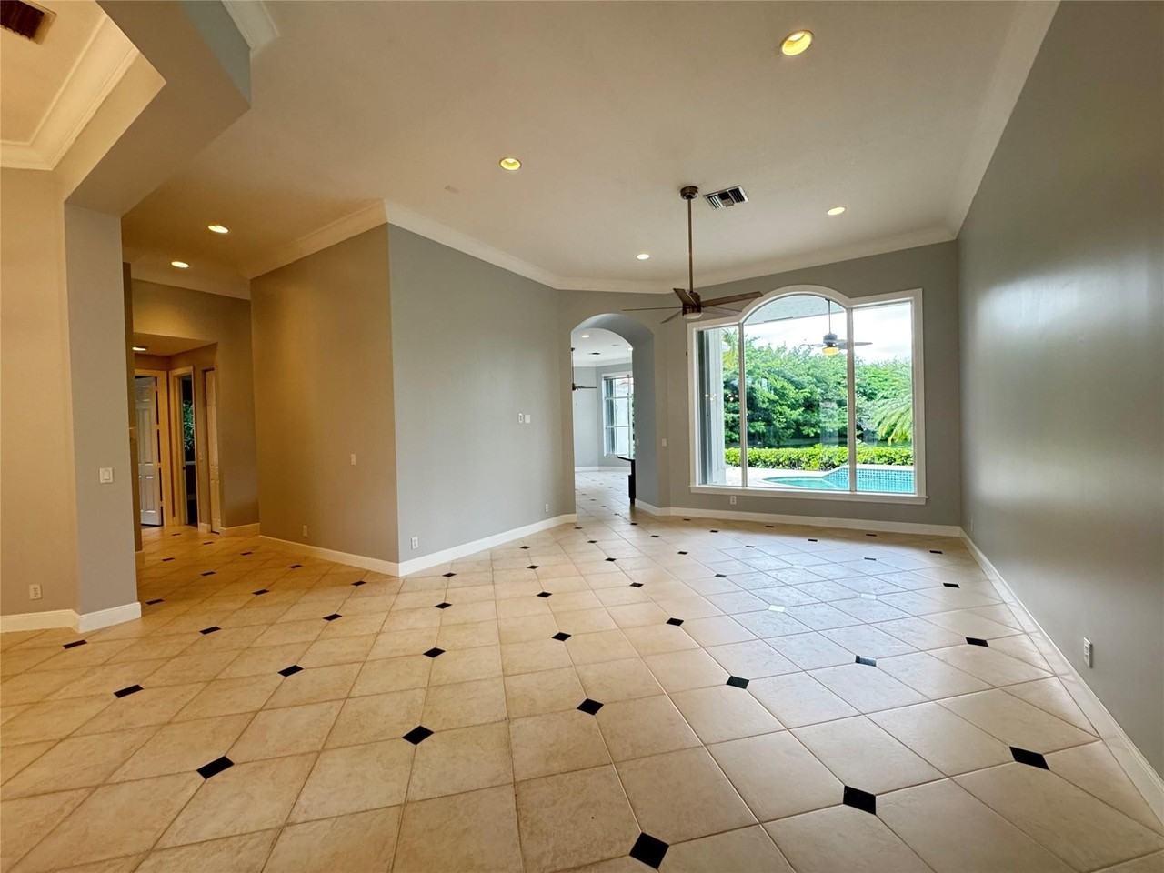 11165 Whitehawk St - Photo 3 of 22