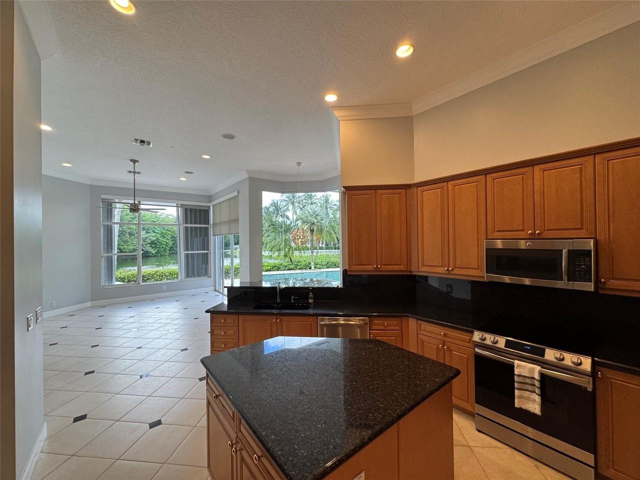 11165 Whitehawk St - Photo 5 of 22