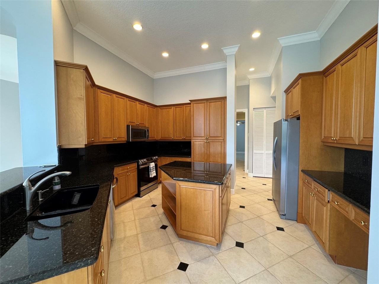 11165 Whitehawk St - Photo 7 of 22