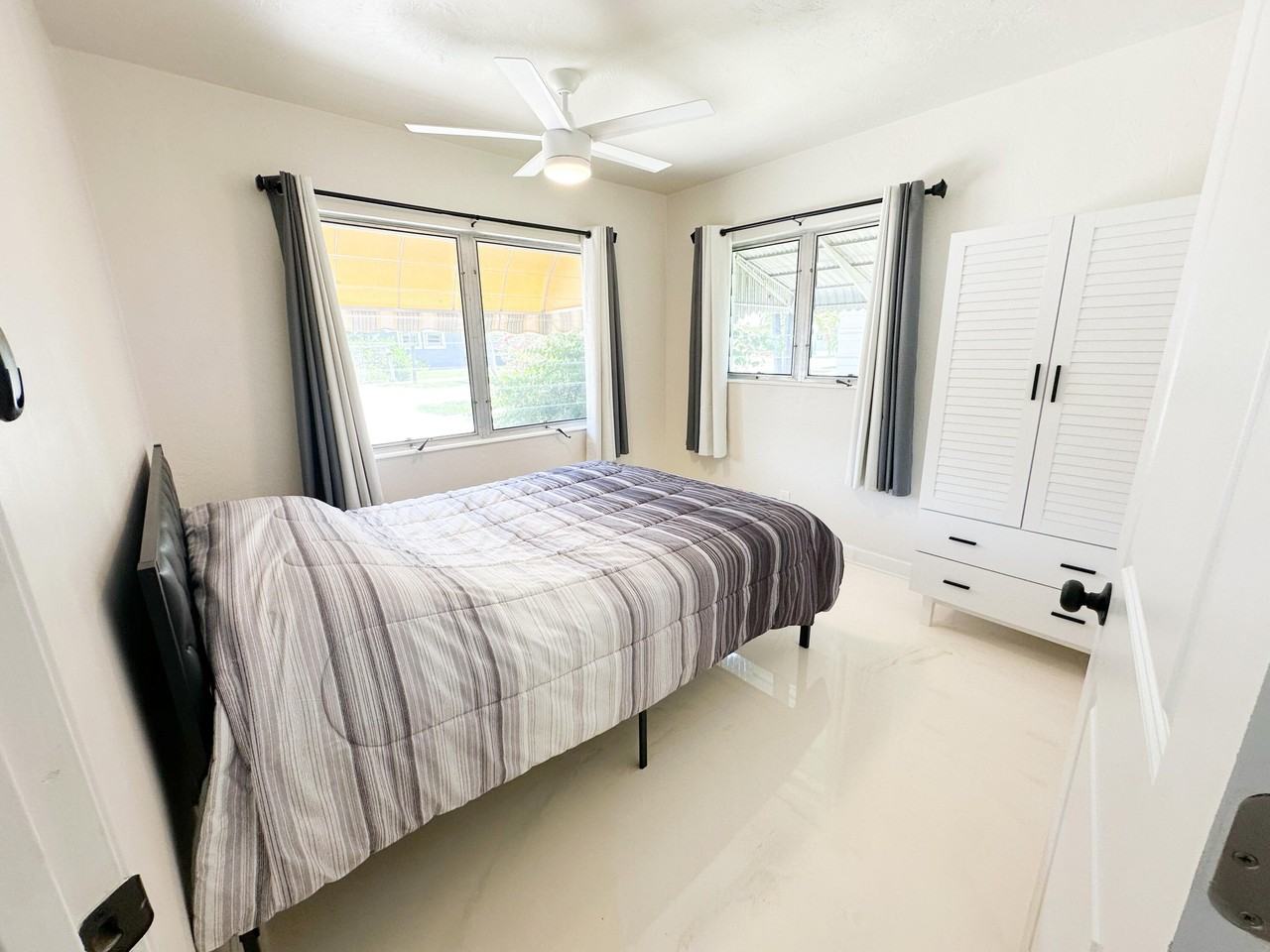 825 Ne 6th St #2 - Photo 6 of 9