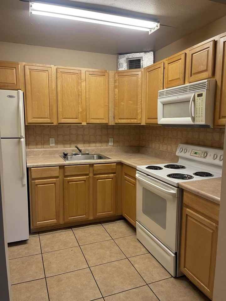 420 S B St #A4 - Photo 2 of 9