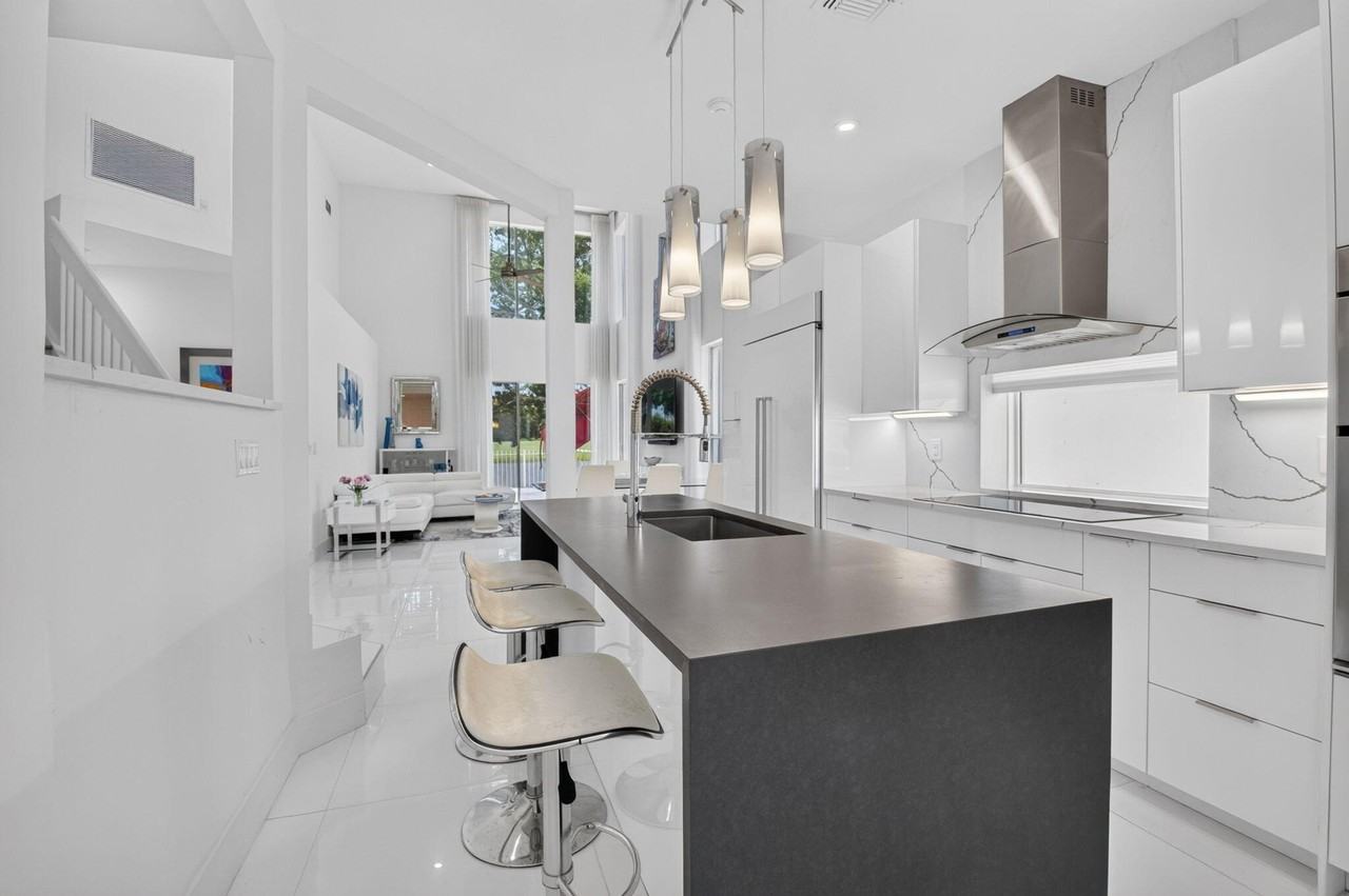 5835 Nw 42nd Ter - Photo 5 of 48