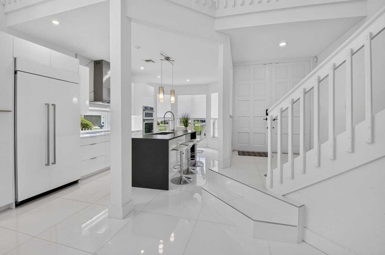 5835 Nw 42nd Ter - Photo 6 of 48