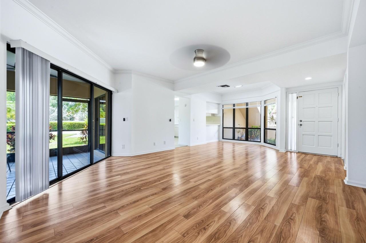 101 Waterview Dr - Photo 3 of 45