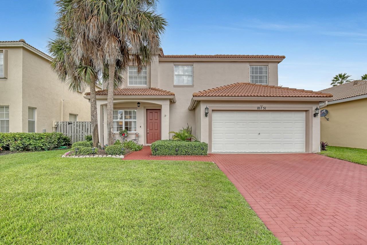 10751 Oak Bend Way - Photo 2 of 33