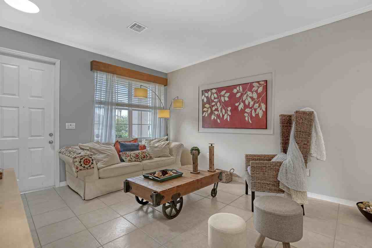 10751 Oak Bend Way - Photo 5 of 33