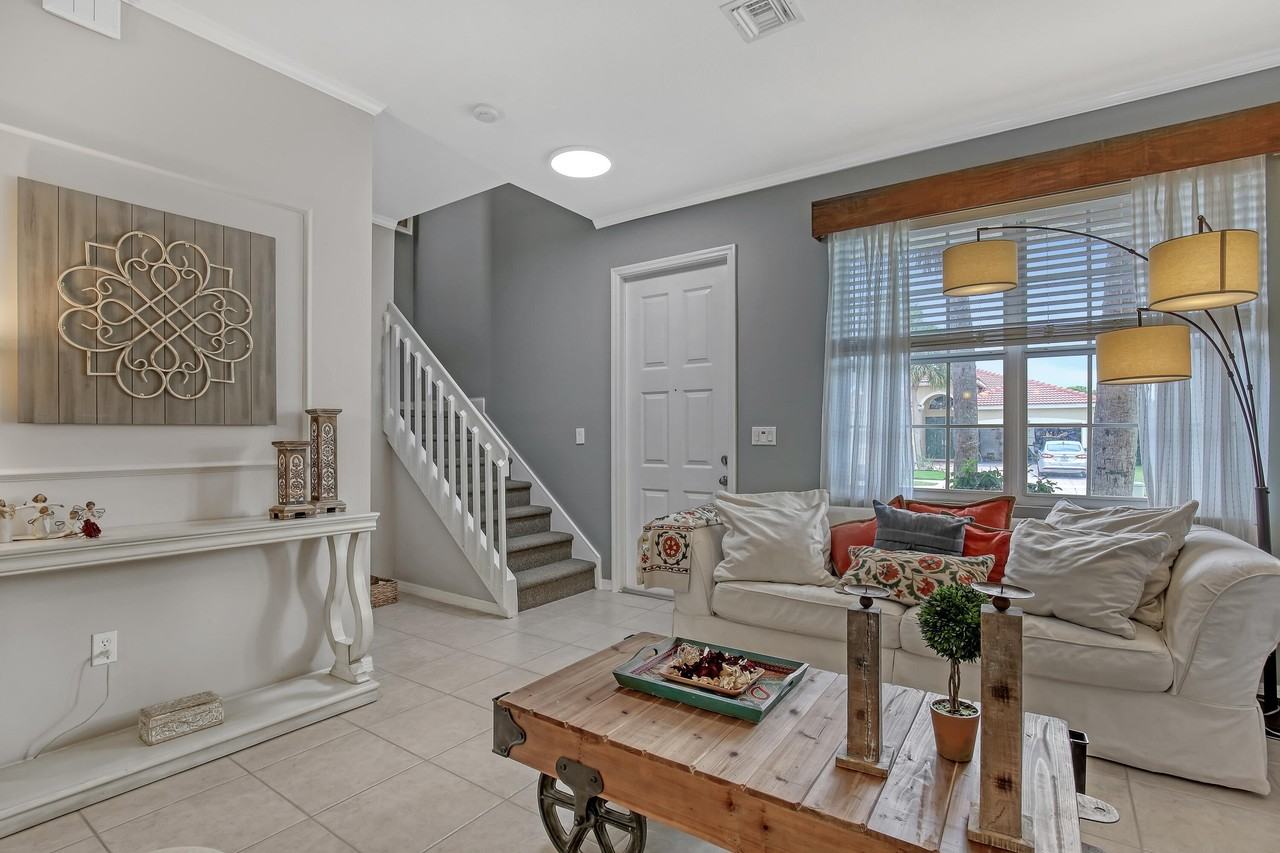 10751 Oak Bend Way - Photo 6 of 33