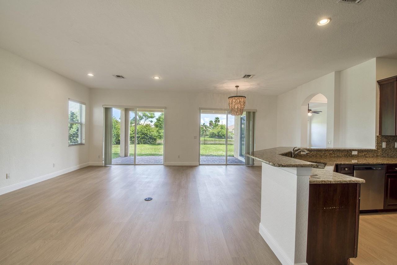 172 Manor Cir - Photo 2 of 50