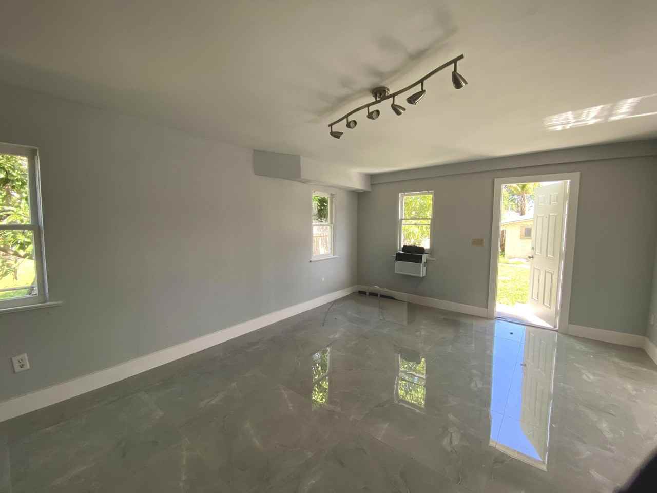 2231 Wilson St #2 - Photo 4 of 10
