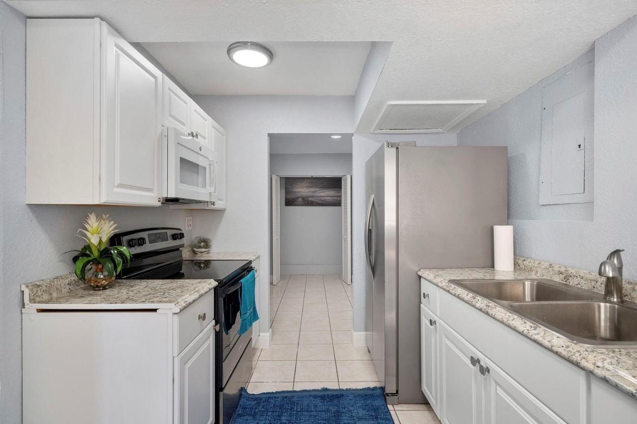 4527 Nw 191st Ter - Photo 6 of 27