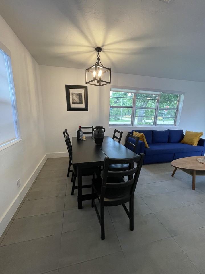 1401 N 16th Ct - Photo 4 of 17